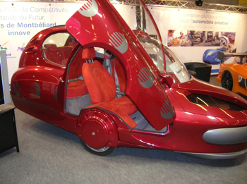 voiture en forme de soucoupe volante