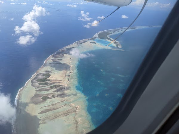 atoll vu d'avion